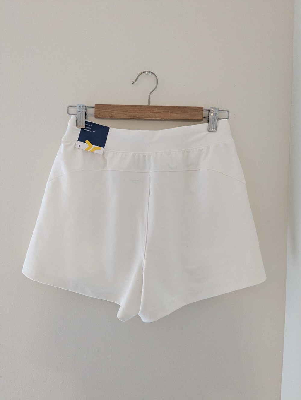 NWT High-Waisted PowerSoft Shorts 3-inch inseam - Picture 5 of 5